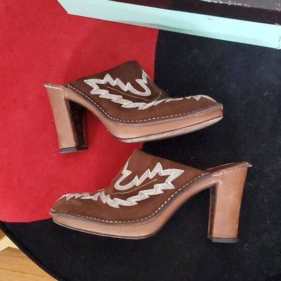 Donald J. Pliner Bozza Western Suede Clogs in Brandy Size 7 - Picture 3 of 14